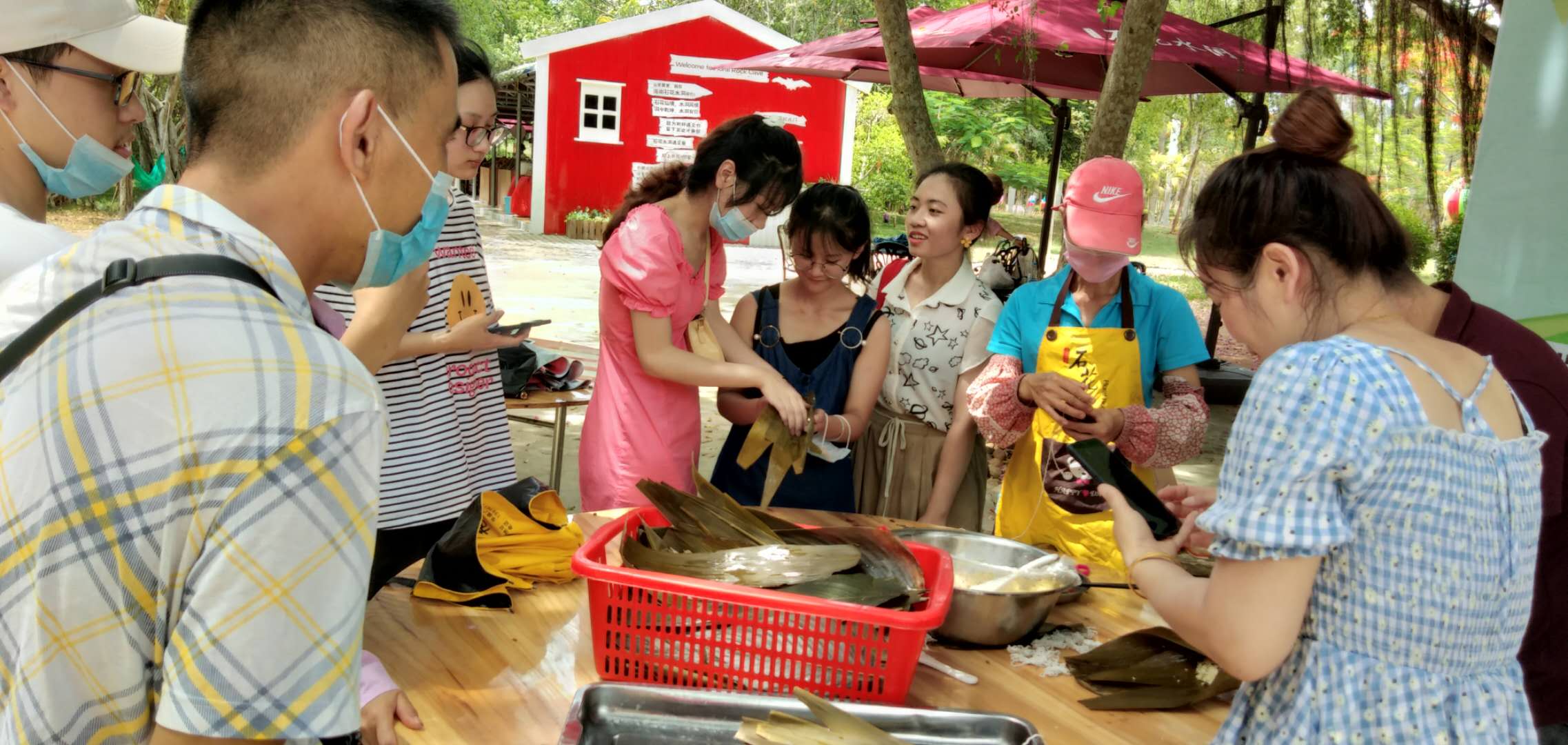 包粽子活动.jpg